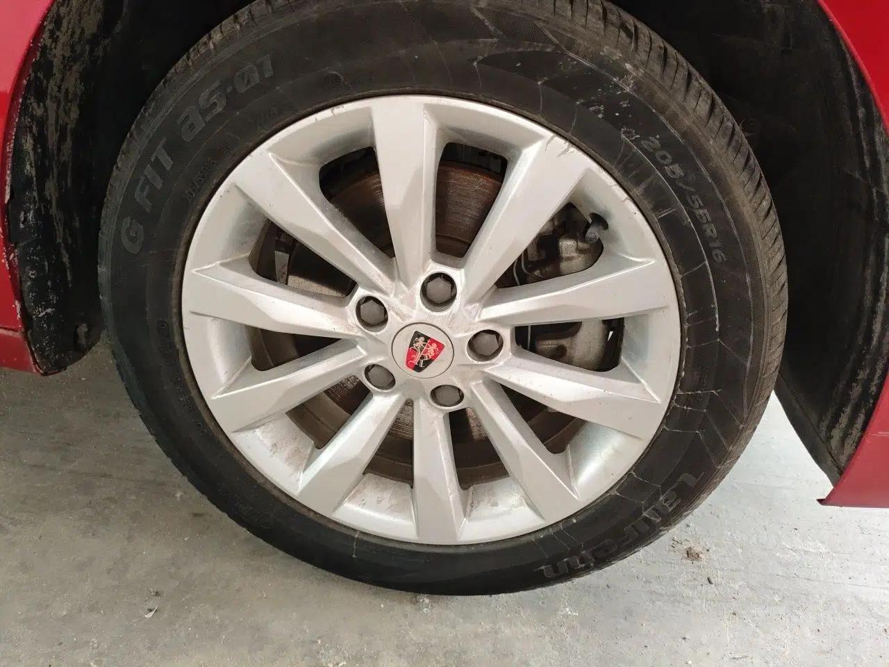 Roewe i6 2017 20T Automatic Flagship Edition — миниатюра 8