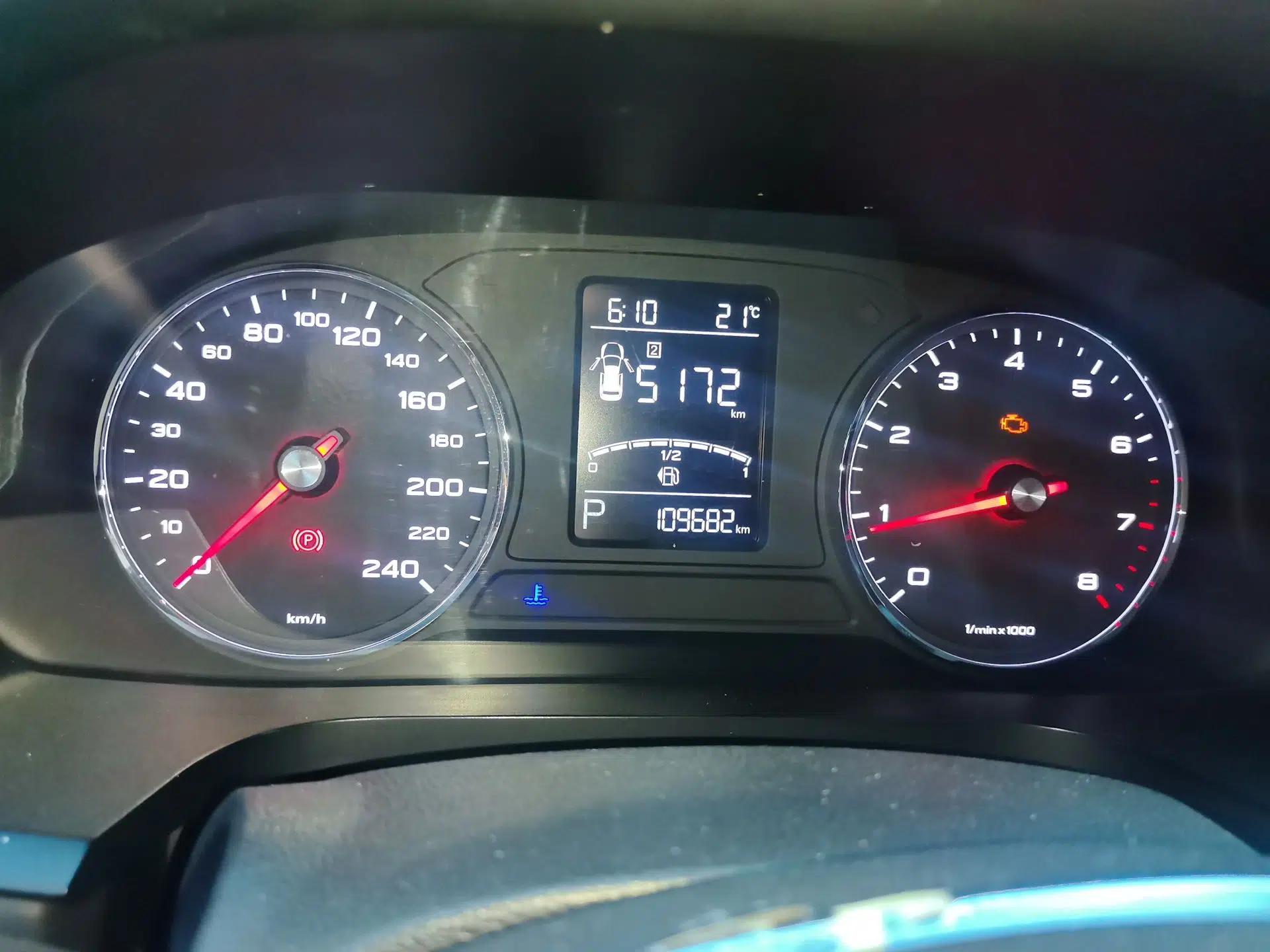 Roewe i6 2017 20T Automatic Internet Smart Edition — миниатюра 12