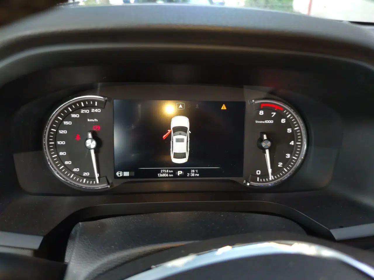 Roewe i6 2017 20T Automatic Internet ZhiZun Edition — миниатюра 12