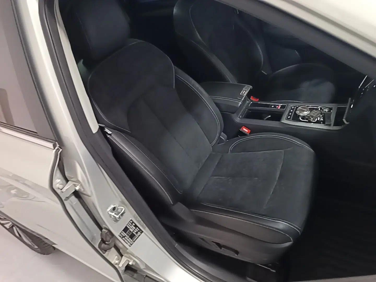 Roewe RX5 New Energy 2017 ERX5 EV400 Electric Internet Supreme Edition — миниатюра 23