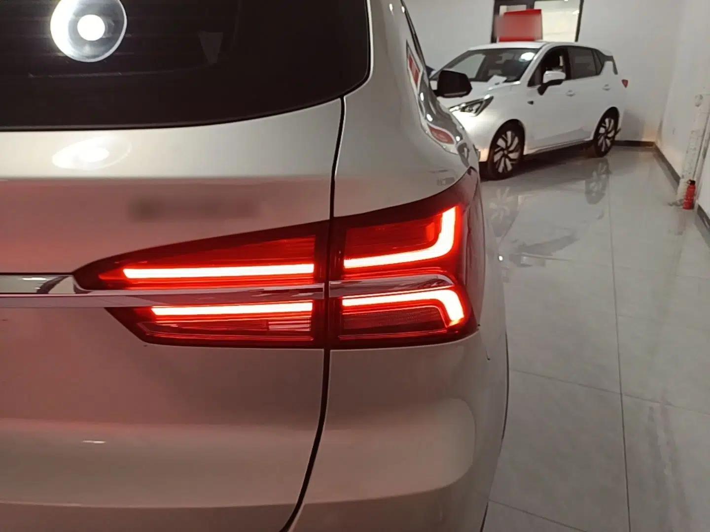 Roewe RX5 New Energy 2017 ERX5 EV400 Electric Internet Supreme Edition — миниатюра 7