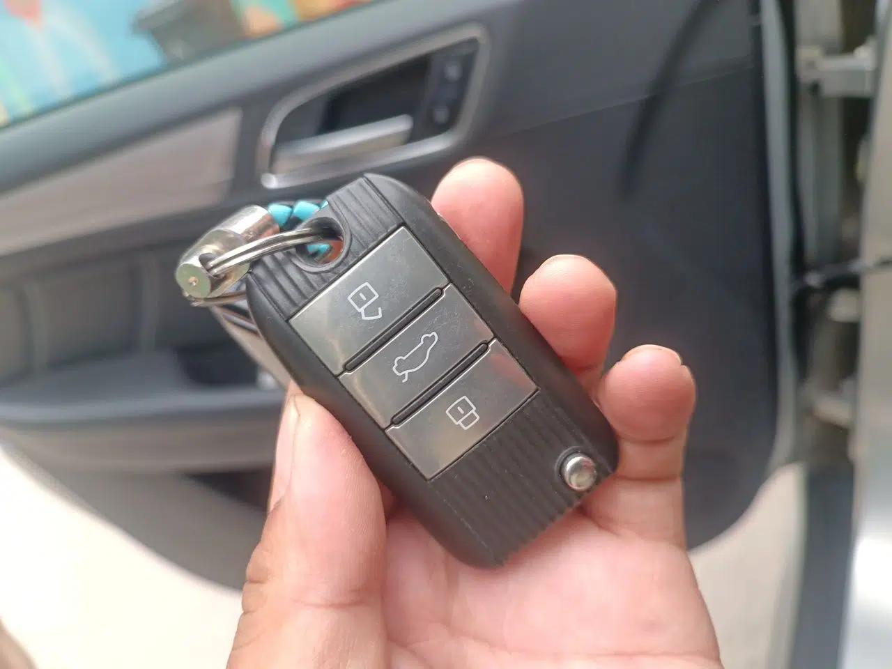 Roewe RX5 New Energy 2017 ERX5 EV400 Electric Internet Supreme Edition — миниатюра 9
