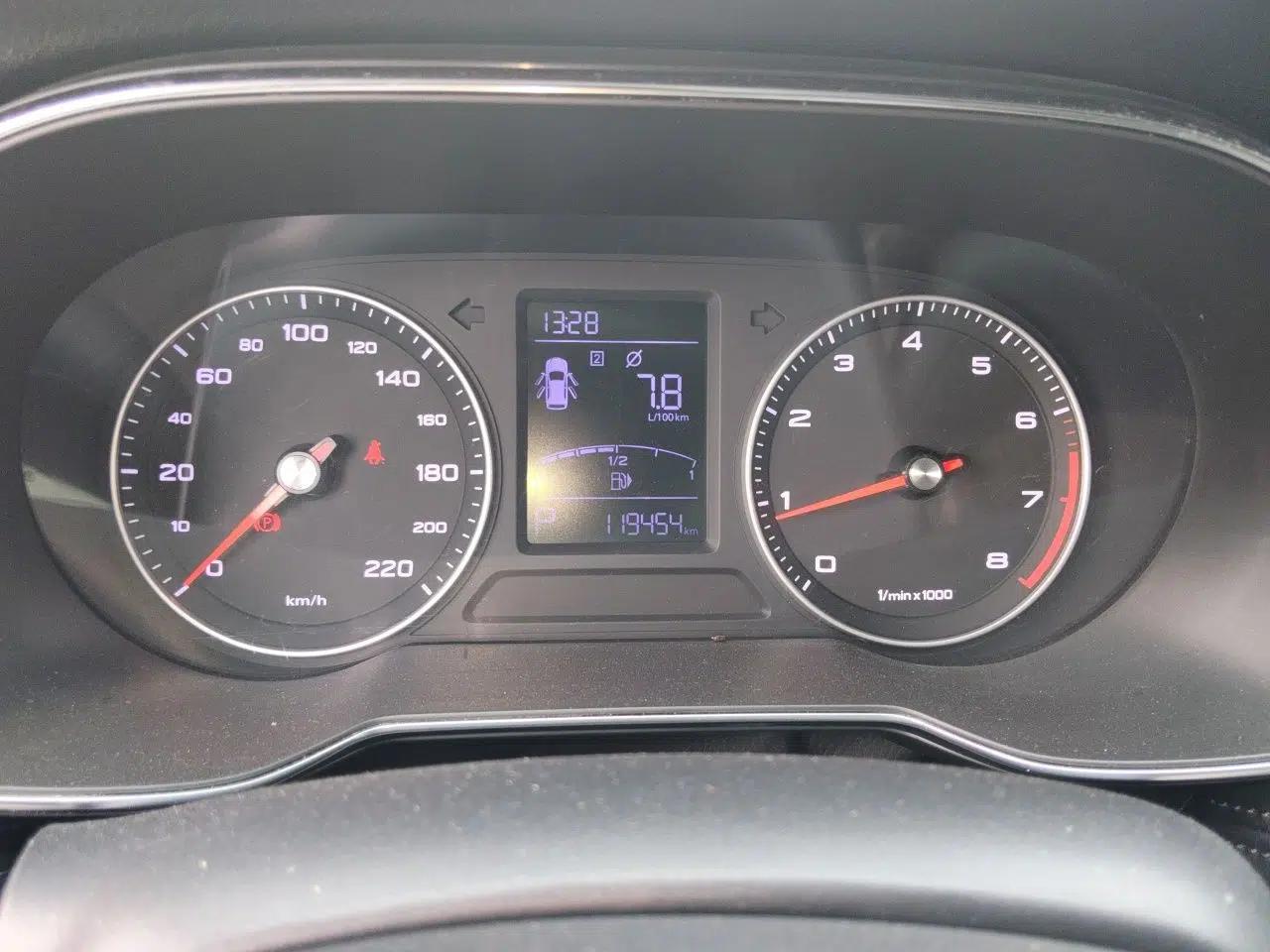 Roewe RX3 2018 1.6L CVT Internet Smart Edition — миниатюра 12