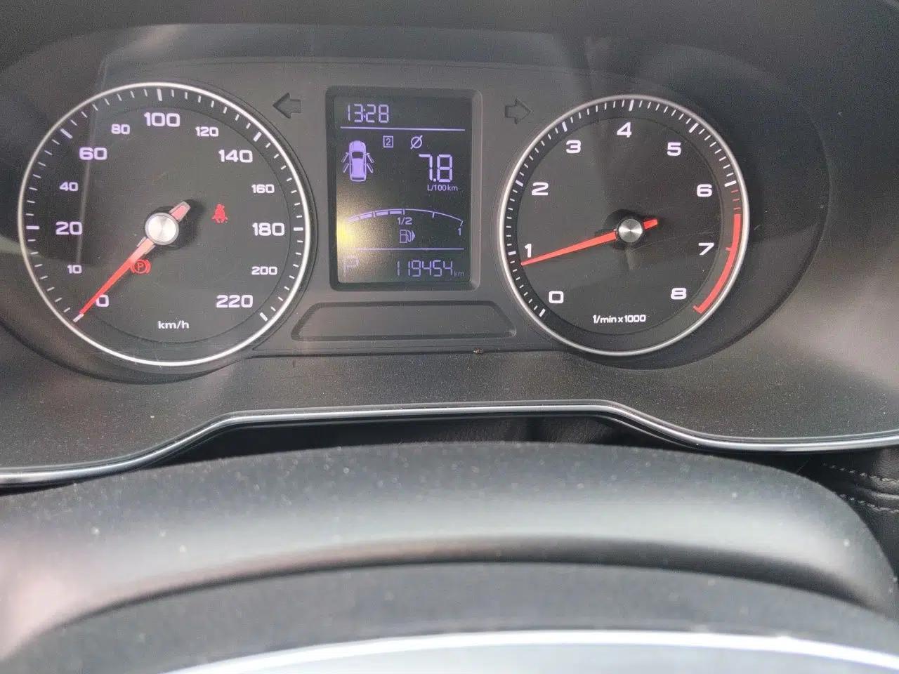 Roewe RX3 2018 1.6L CVT Internet Smart Edition — миниатюра 13