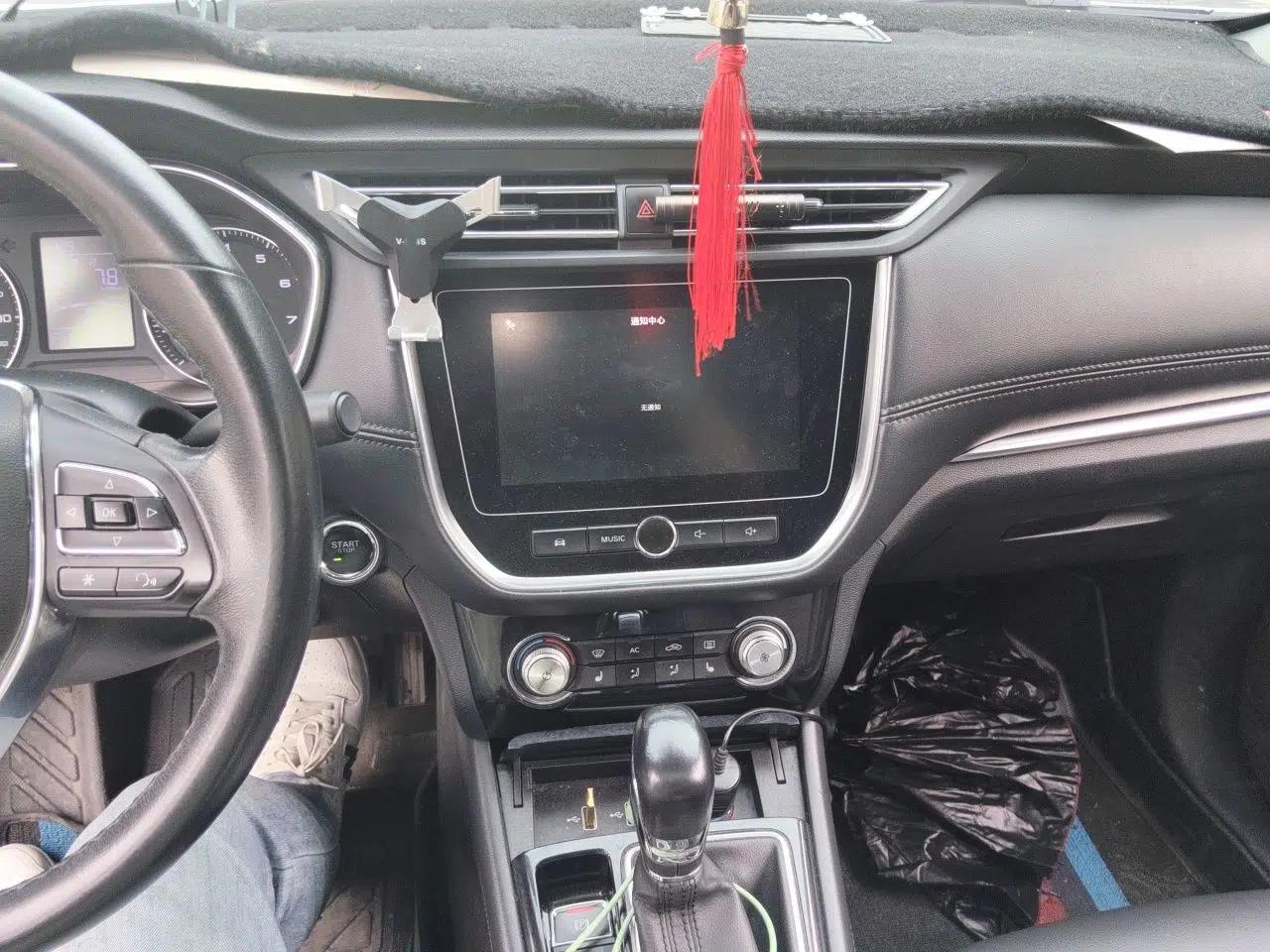 Roewe RX3 2018 1.6L CVT Internet Smart Edition — миниатюра 14