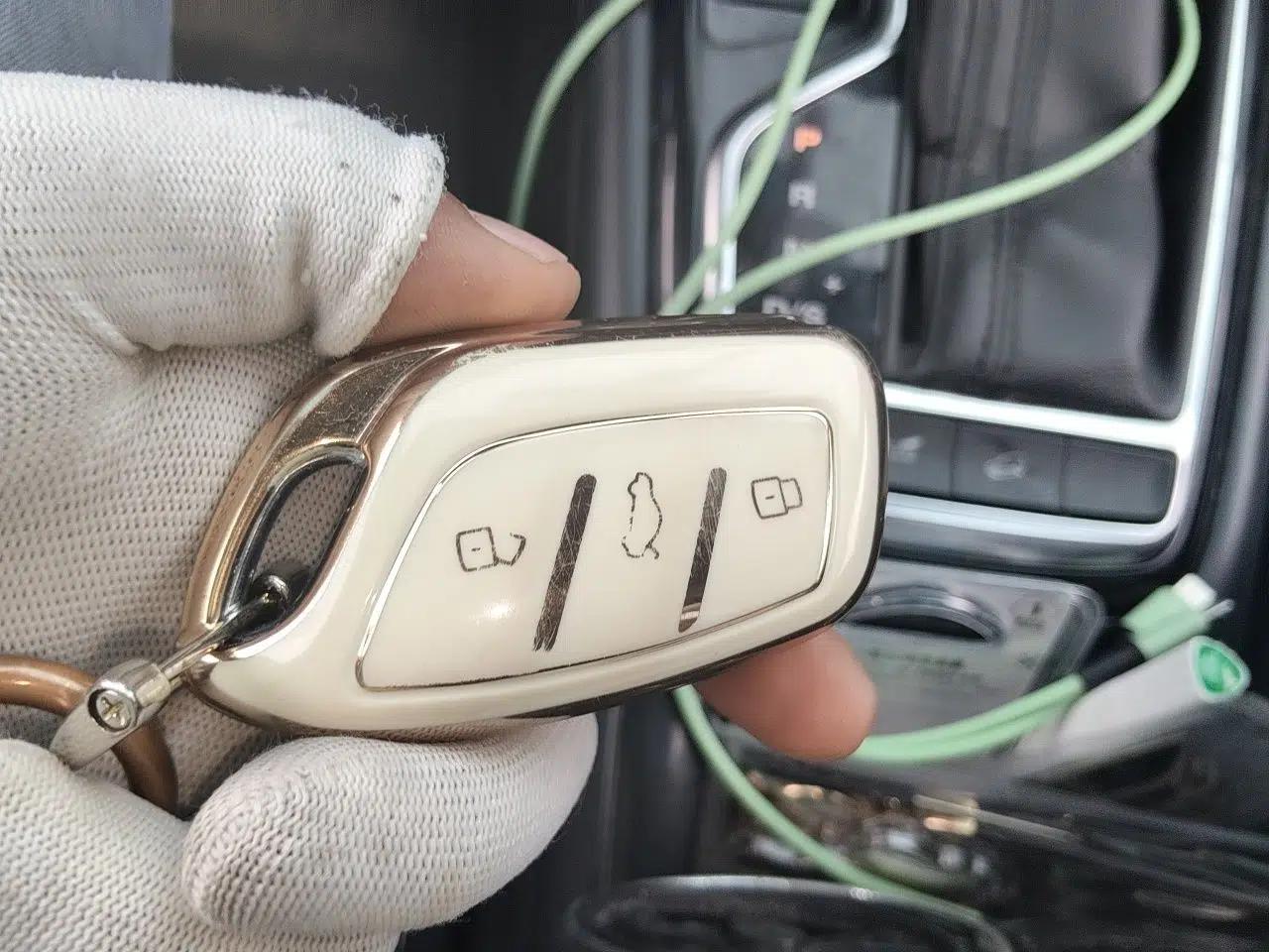 Roewe RX3 2018 1.6L CVT Internet Smart Edition — миниатюра 9