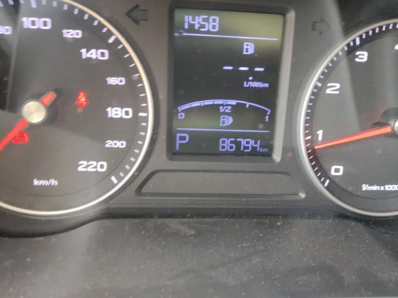 Roewe RX3 2018 1.6L CVT Flagship Edition — миниатюра 13