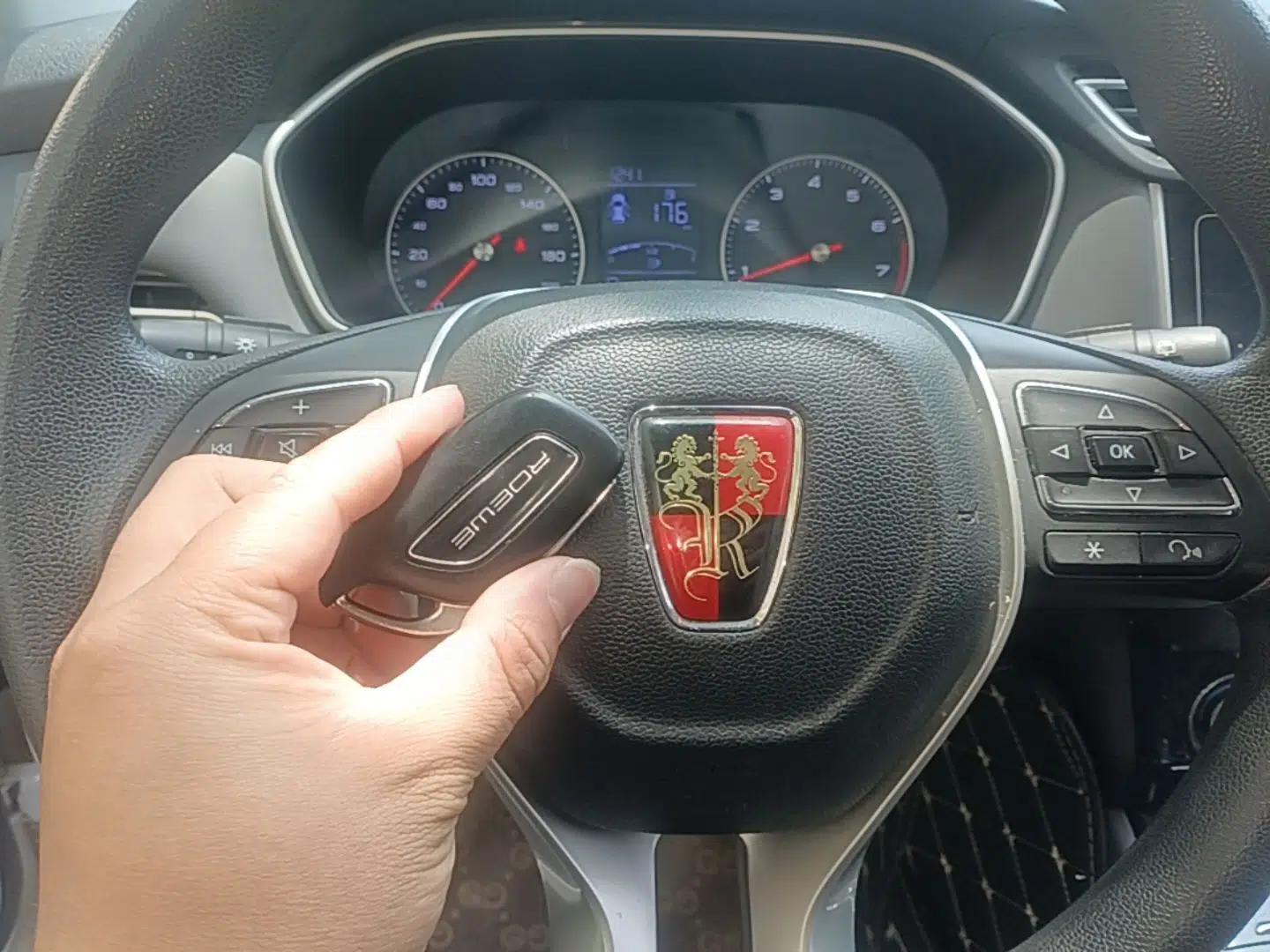 Roewe RX3 2020 1.6L CVT 4G Connected Ultra-Cool Flagship Edition — миниатюра 12