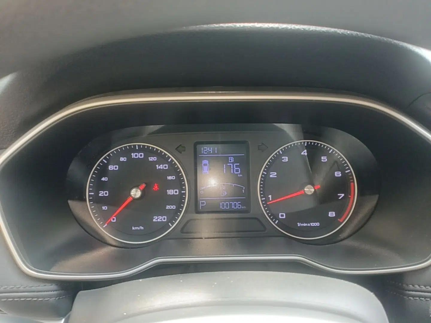 Roewe RX3 2020 1.6L CVT 4G Connected Ultra-Cool Flagship Edition — миниатюра 15