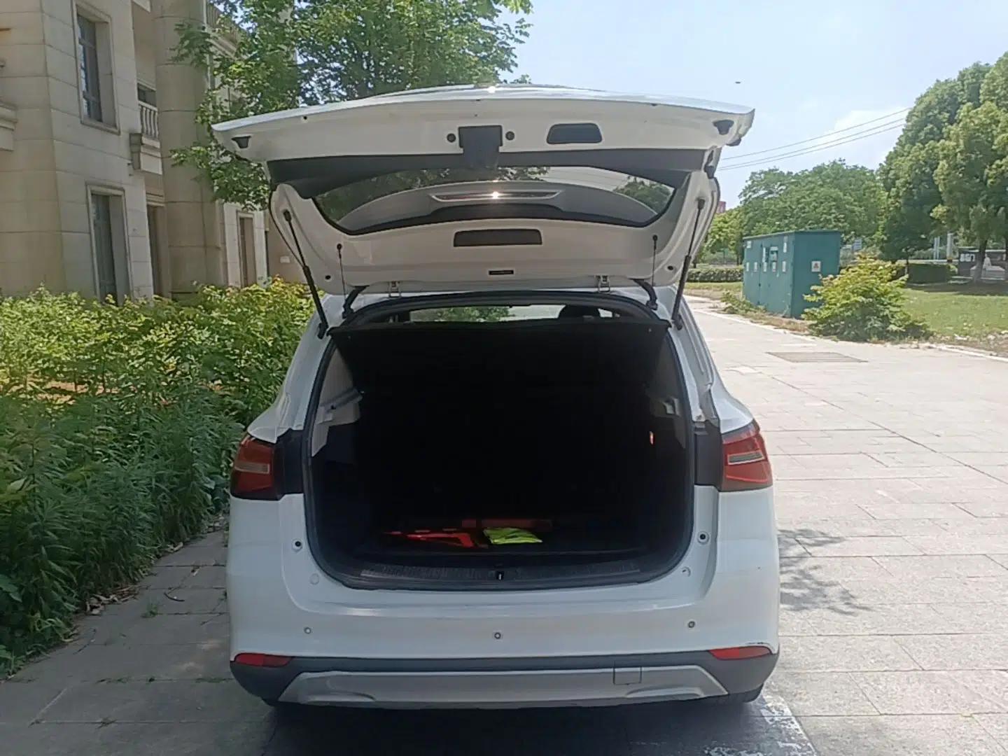Roewe RX3 2020 1.6L CVT 4G Connected Ultra-Cool Flagship Edition — миниатюра 22