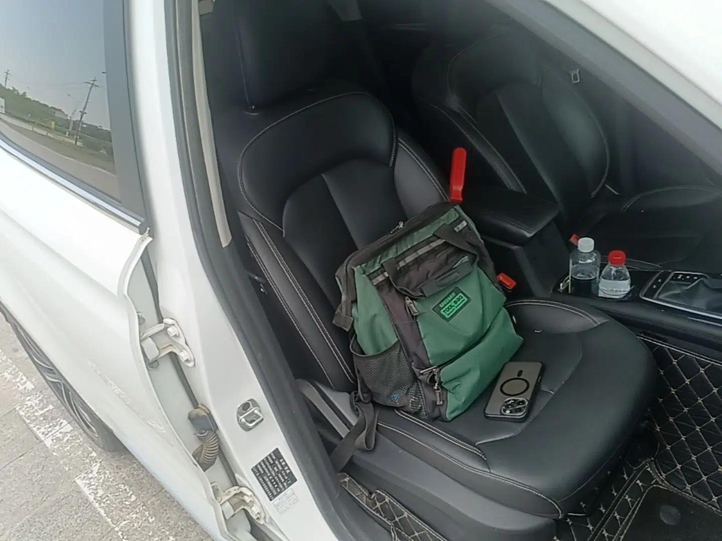 Roewe RX3 2020 1.6L CVT 4G Connected Ultra-Cool Flagship Edition — миниатюра 23