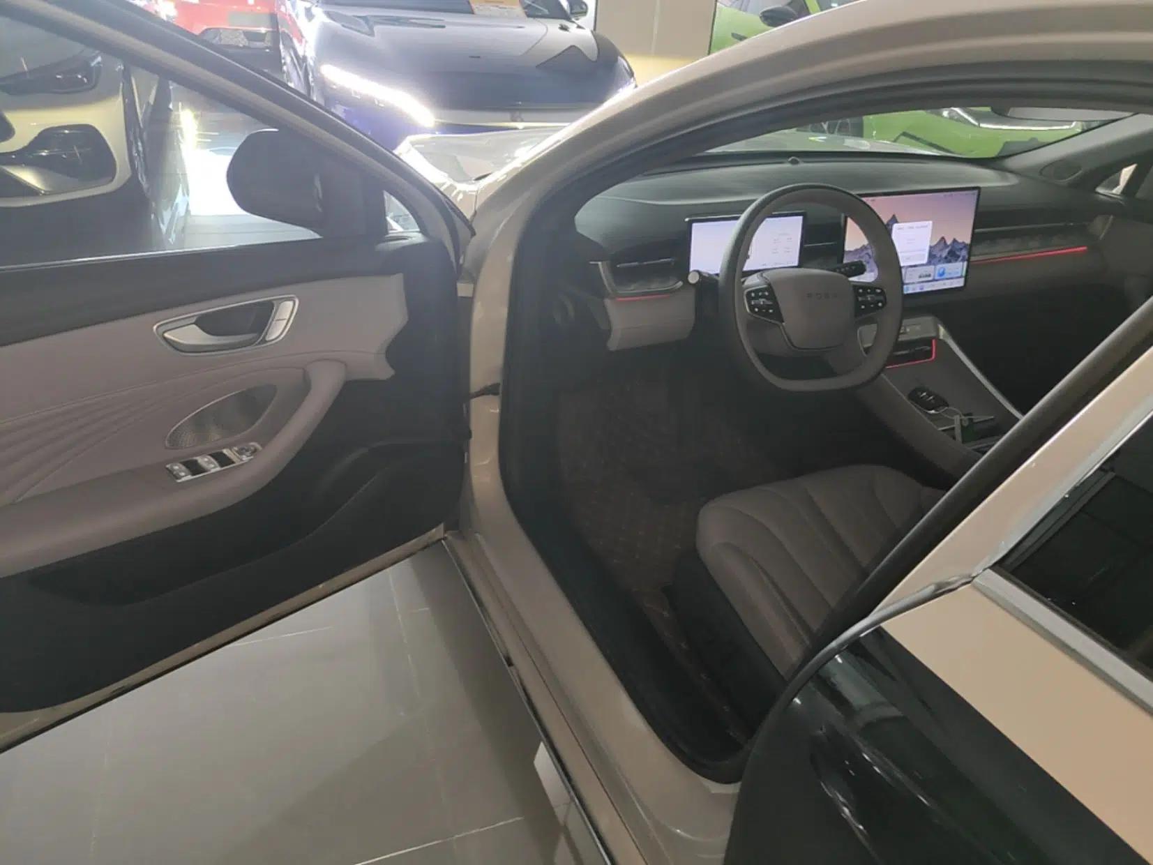 Roewe M7 DMH 2025 Model 160km Premium Version — миниатюра 19