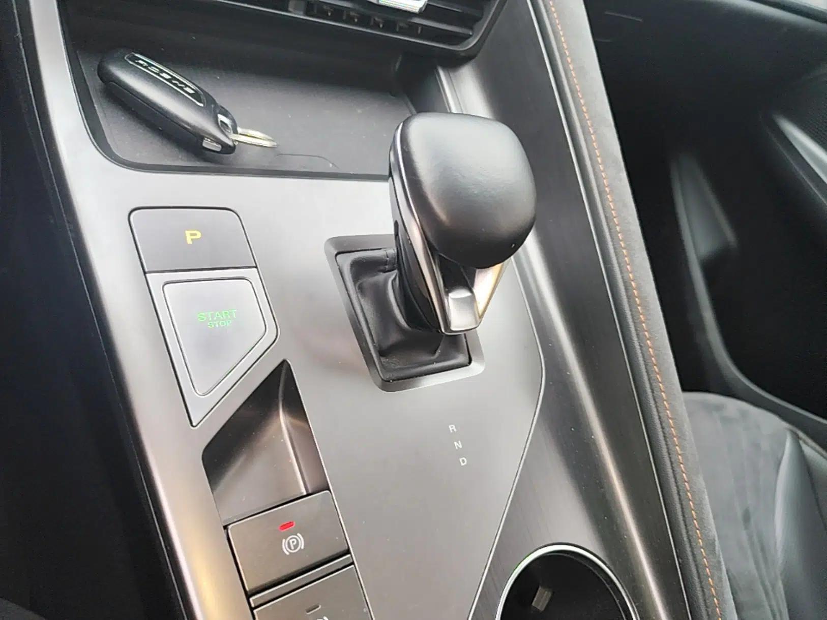 Roewe D5X DMH 2024 135 Tech Edition — миниатюра 17