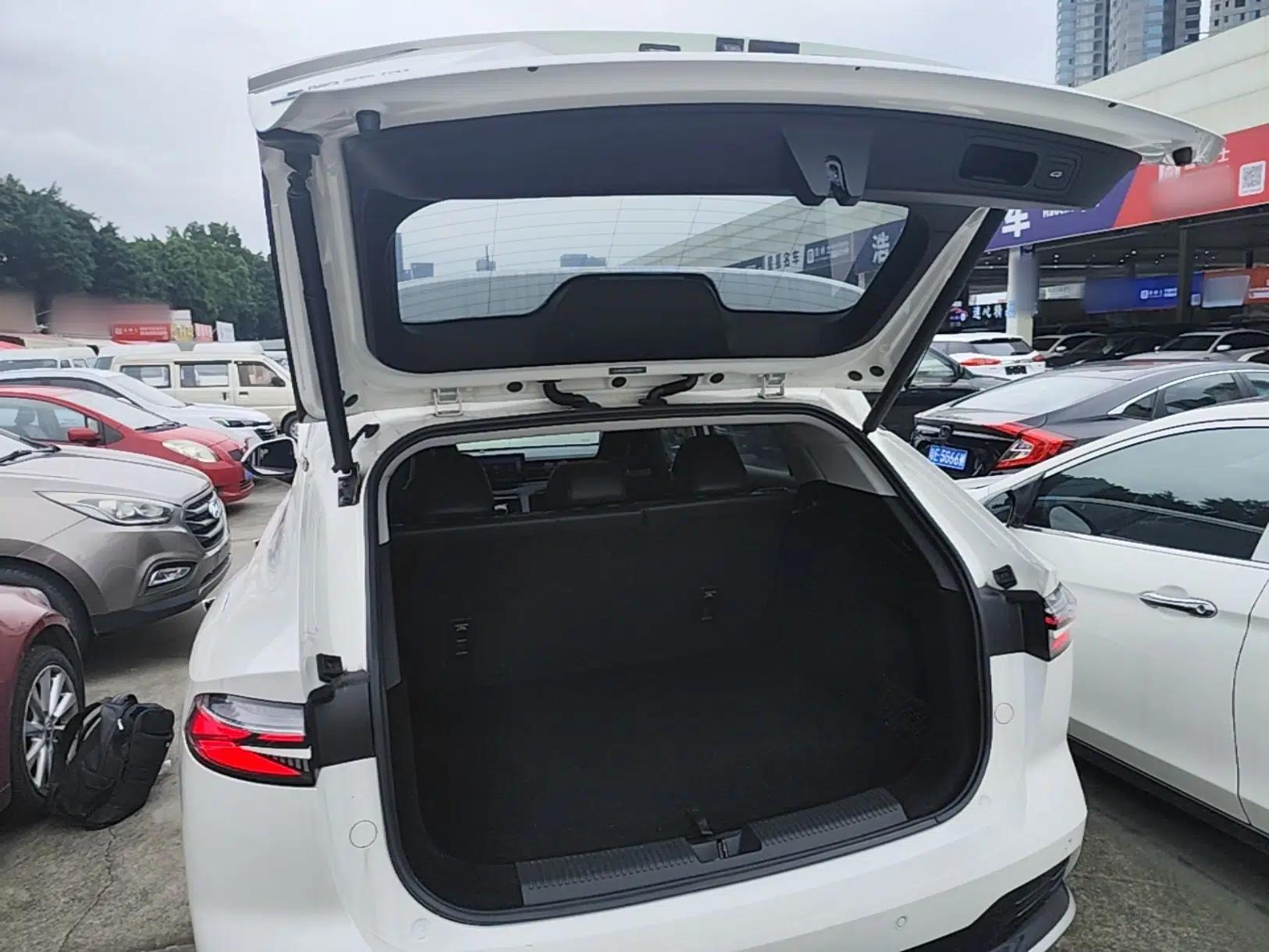 Roewe D5X DMH 2024 135 Tech Edition — миниатюра 22