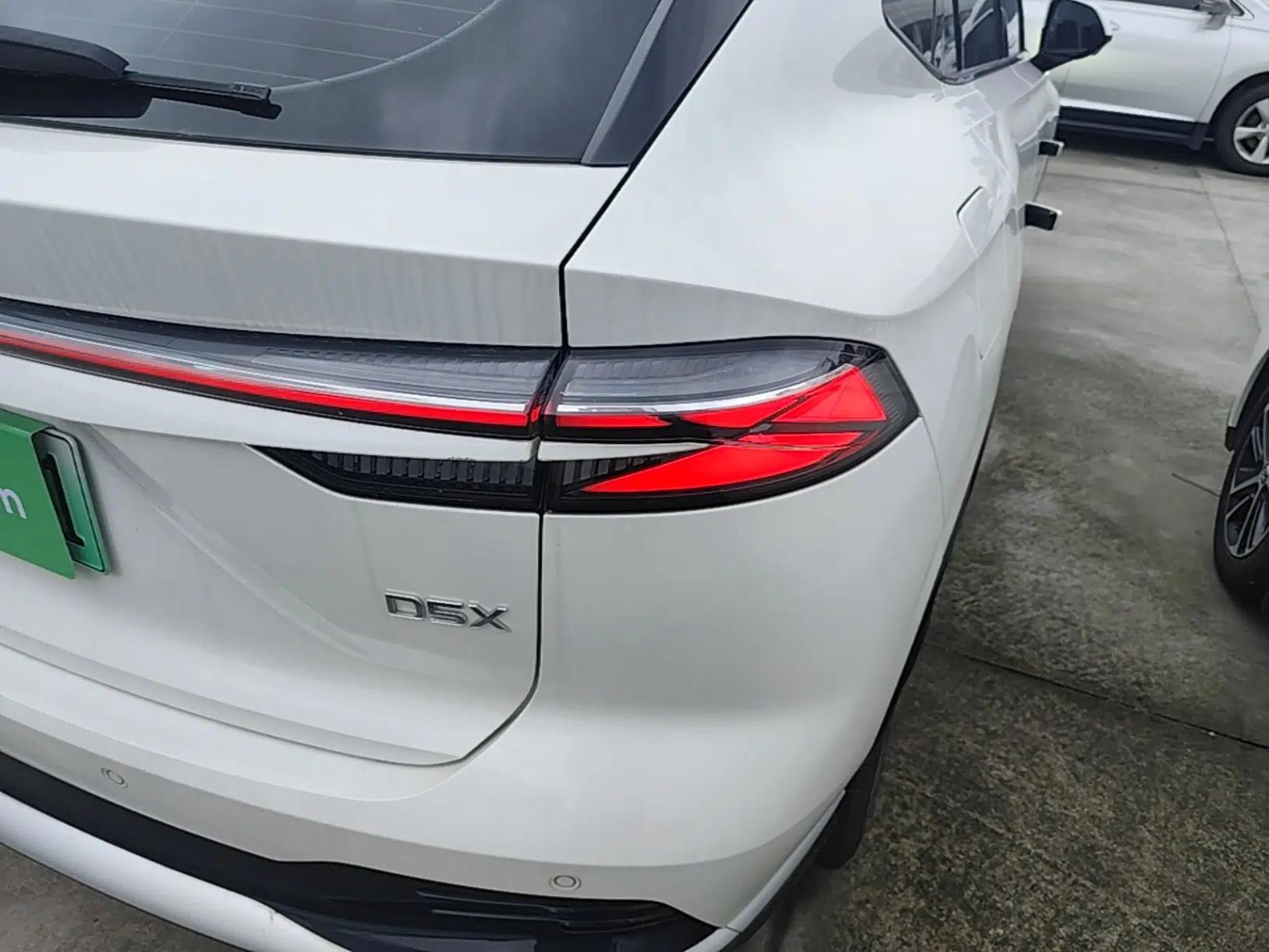 Roewe D5X DMH 2024 135 Tech Edition — миниатюра 7