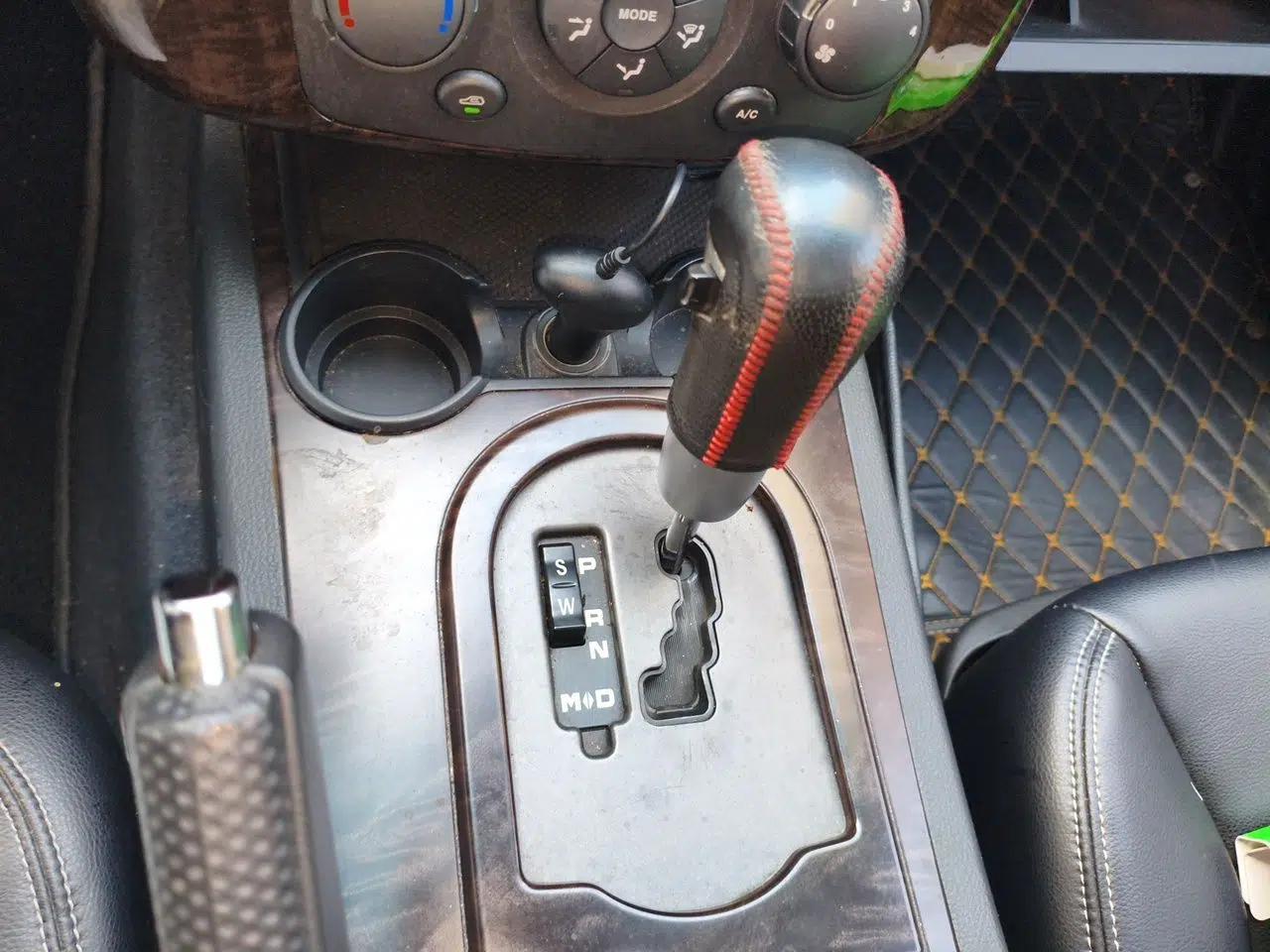 Roewe W5 2014 1.8T 2WD Automatic Tharu Special Edition — миниатюра 15