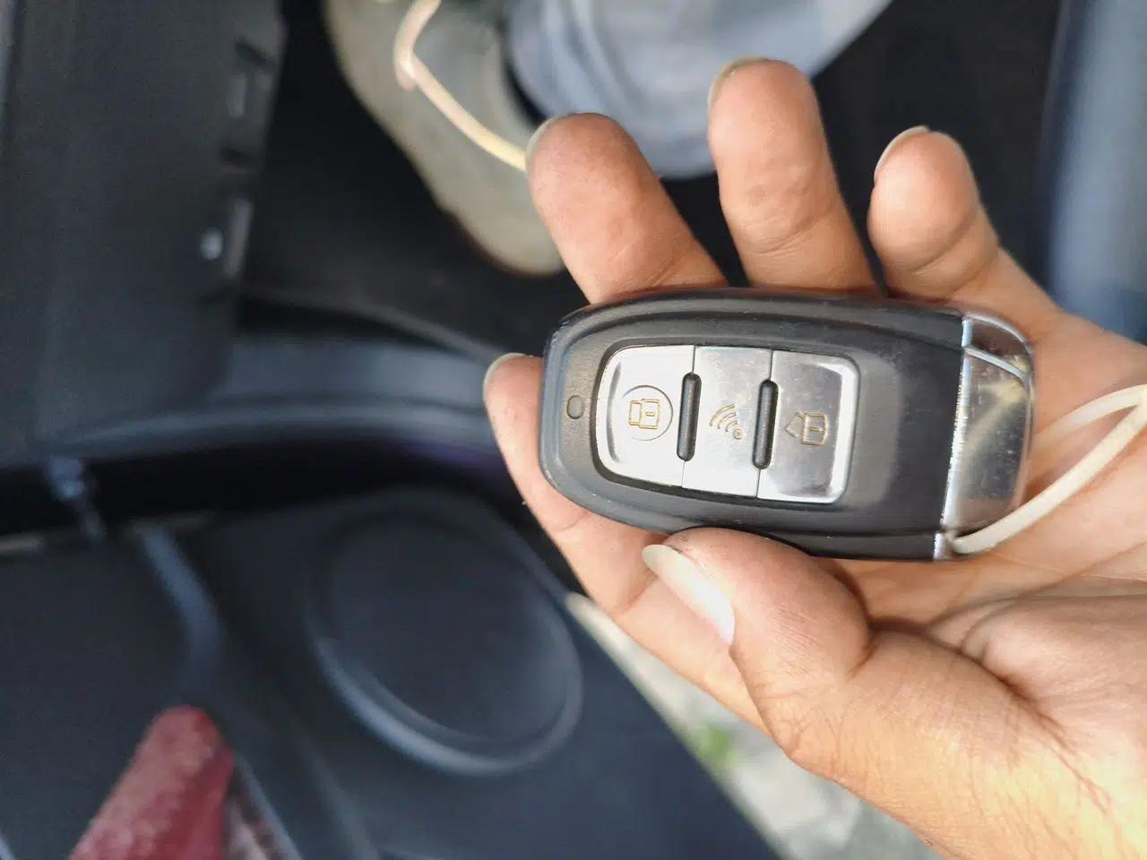 Roewe W5 2014 1.8T 2WD Automatic Tharu Special Edition — миниатюра 9