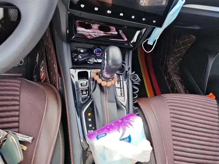 Roewe RX3 2021 PRO 1.6L CVT Elite — миниатюра 16