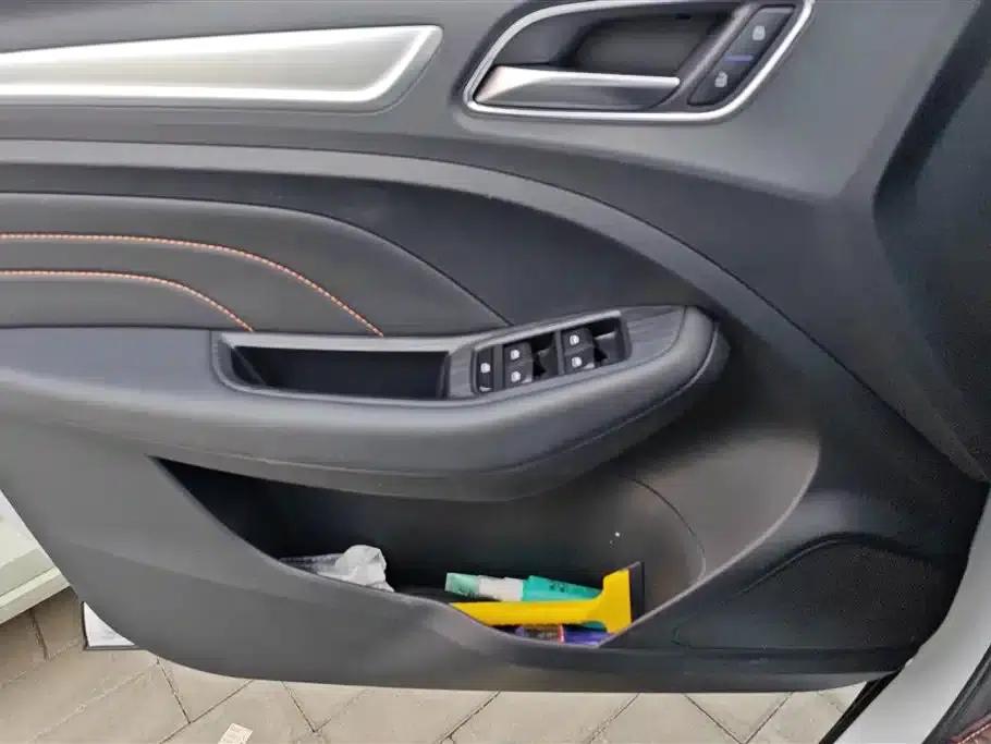 Roewe RX3 2021 PRO 1.6L CVT Elite — миниатюра 7