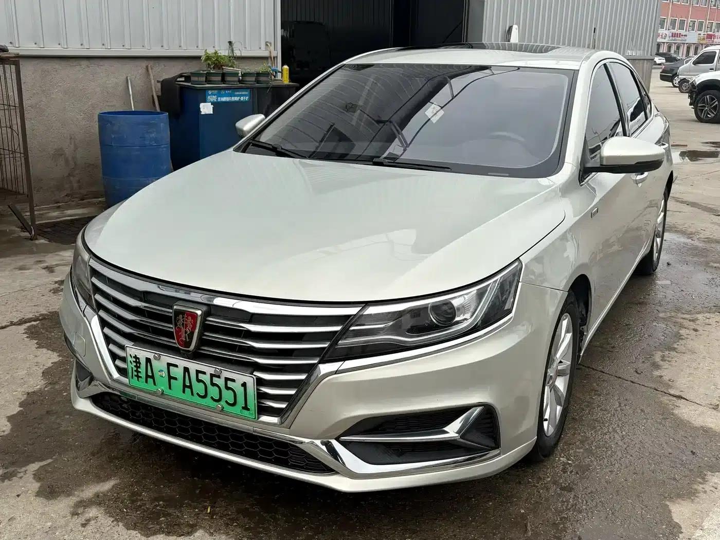 Roewe i6 New Energy 2017 45T Hybrid Connected Smart Edition — миниатюра 1