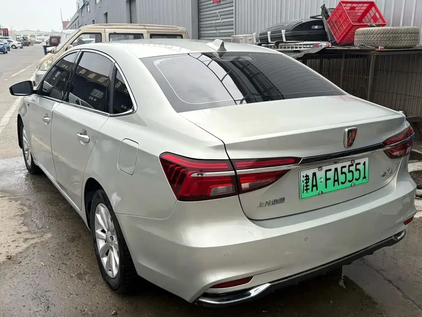 Roewe i6 New Energy 2017 45T Hybrid Connected Smart Edition — миниатюра 4