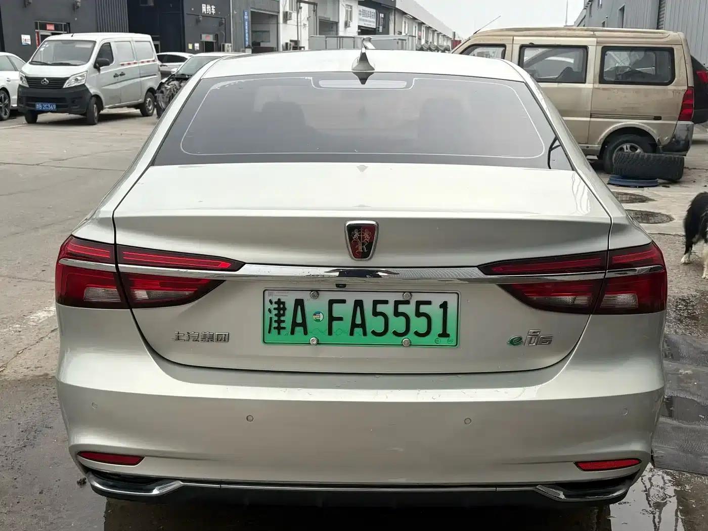 Roewe i6 New Energy 2017 45T Hybrid Connected Smart Edition — миниатюра 5