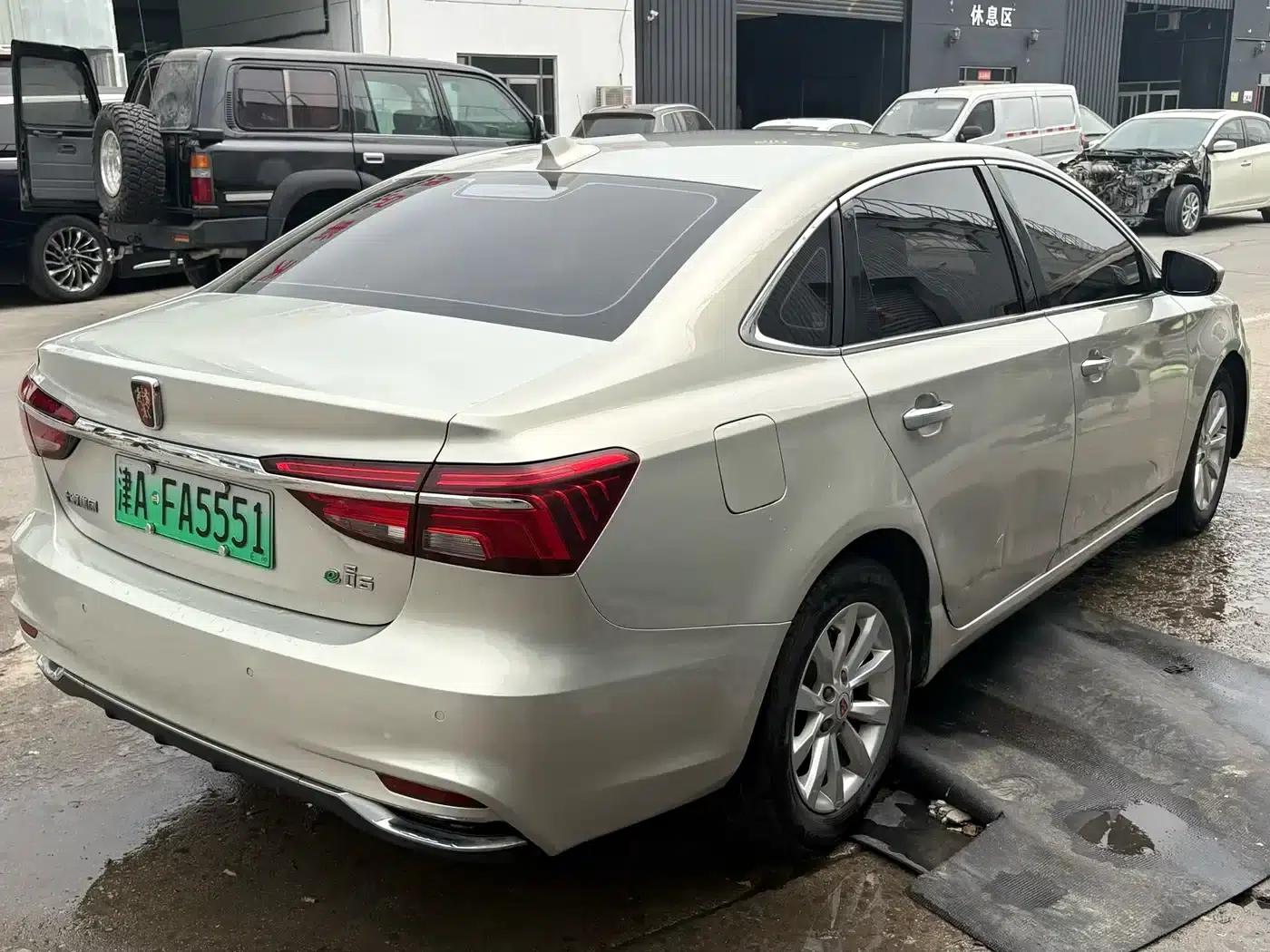 Roewe i6 New Energy 2017 45T Hybrid Connected Smart Edition — миниатюра 6