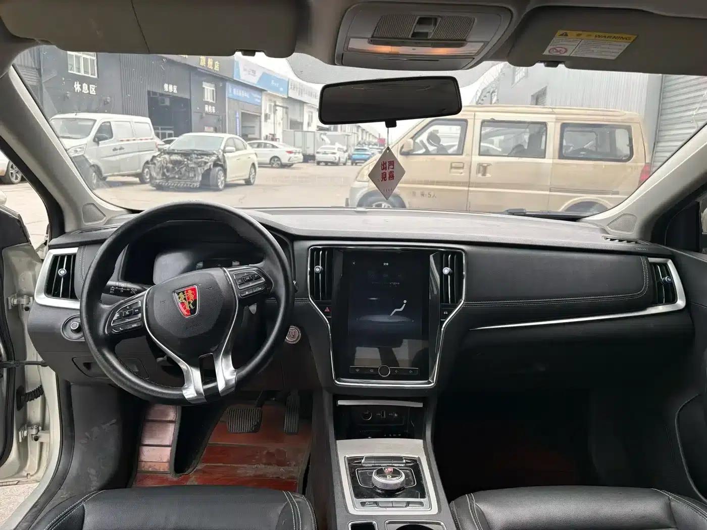 Roewe i6 New Energy 2017 45T Hybrid Connected Smart Edition — миниатюра 9