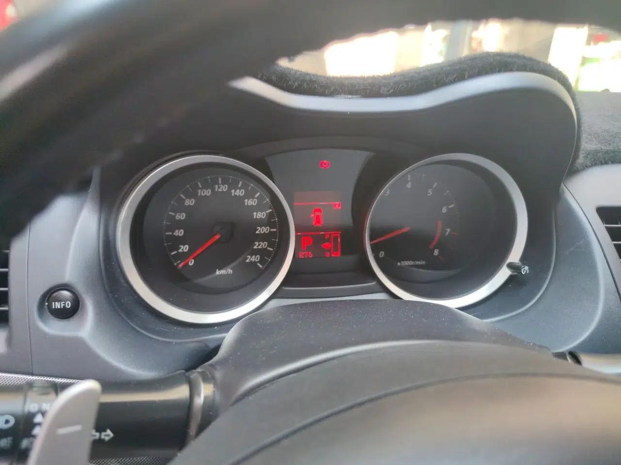 Mitsubishi Lancer EX 2011 Chasing Edition 1.8L CVT Luxury Model — миниатюра 12