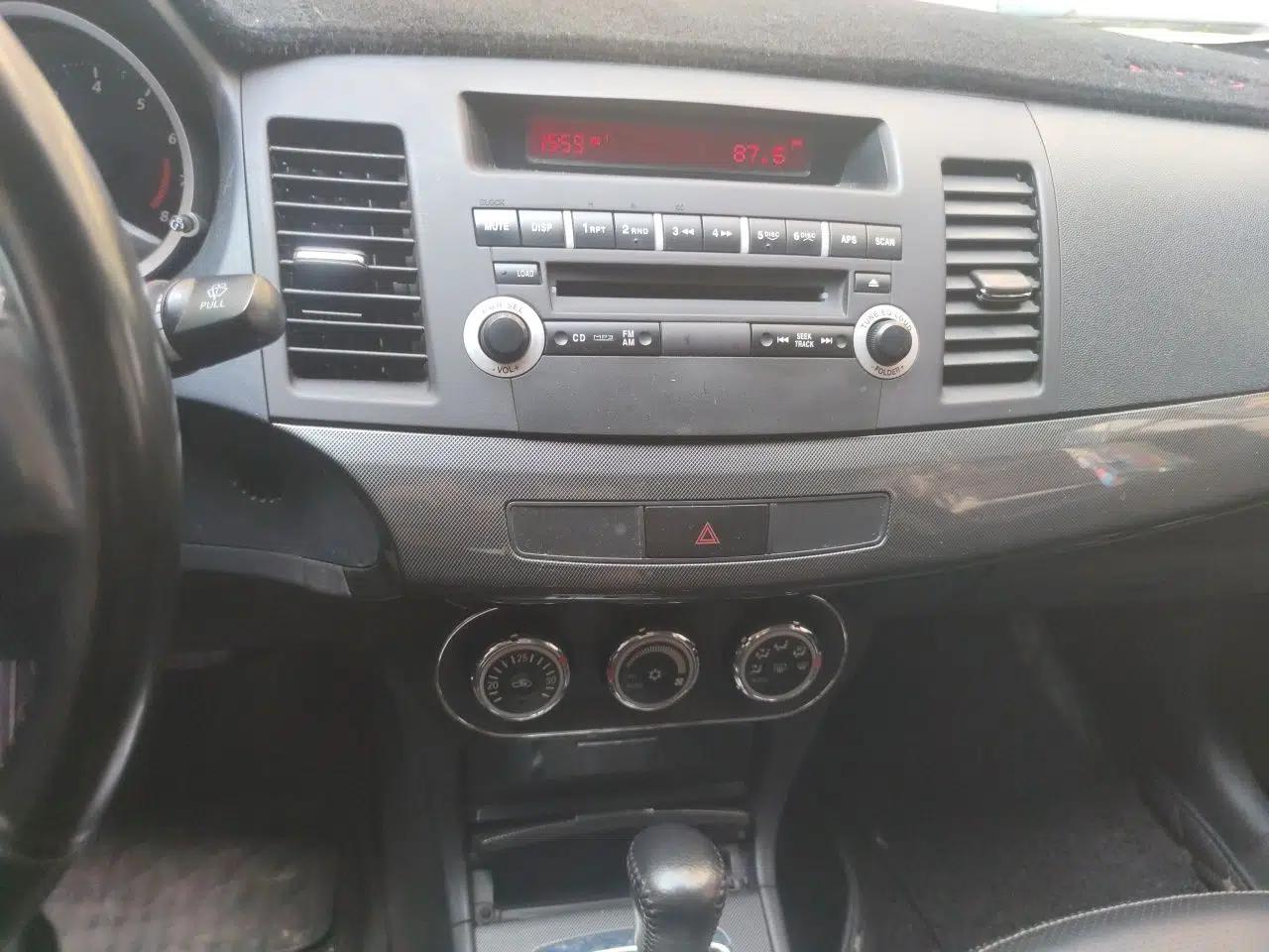 Mitsubishi Lancer EX 2011 Chasing Edition 1.8L CVT Luxury Model — миниатюра 14