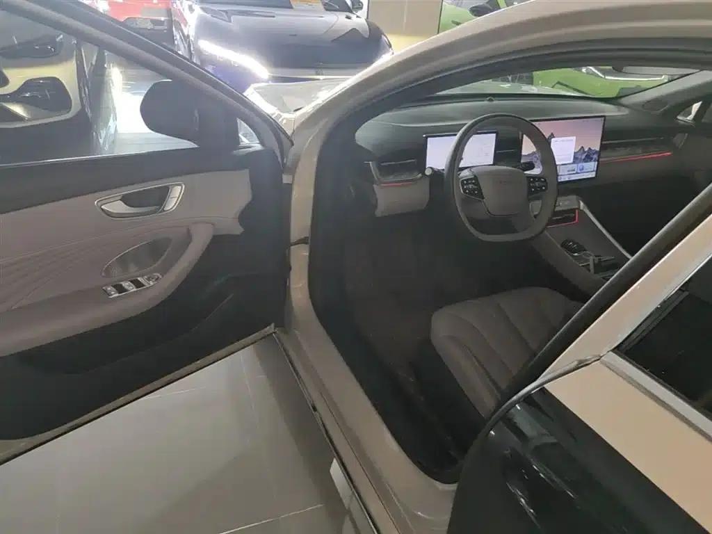 Roewe M7 DMH 2025 160km Premium Edition — миниатюра 16