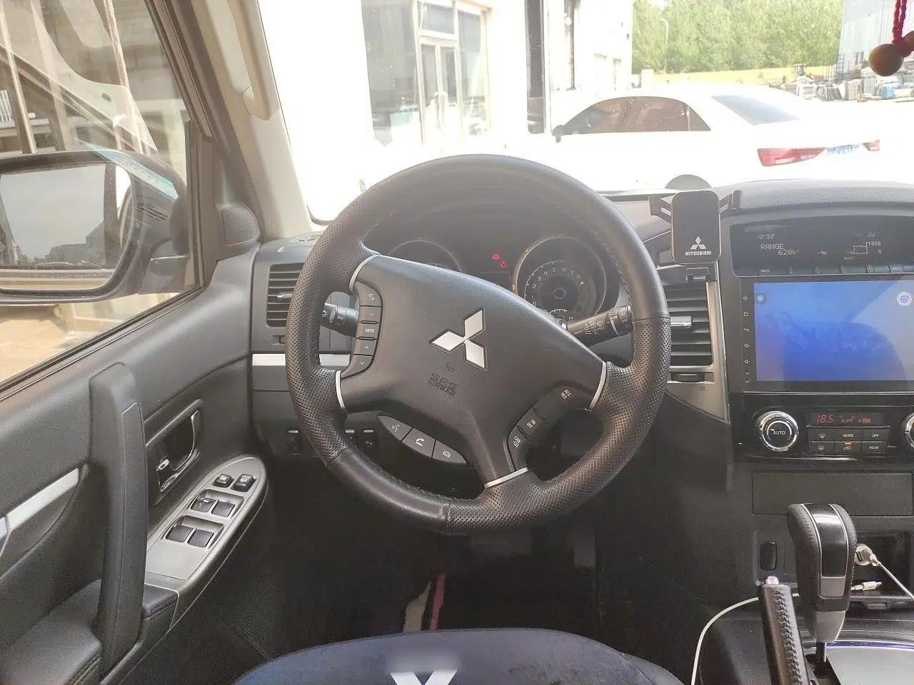 Mitsubishi Pajero  — миниатюра 11