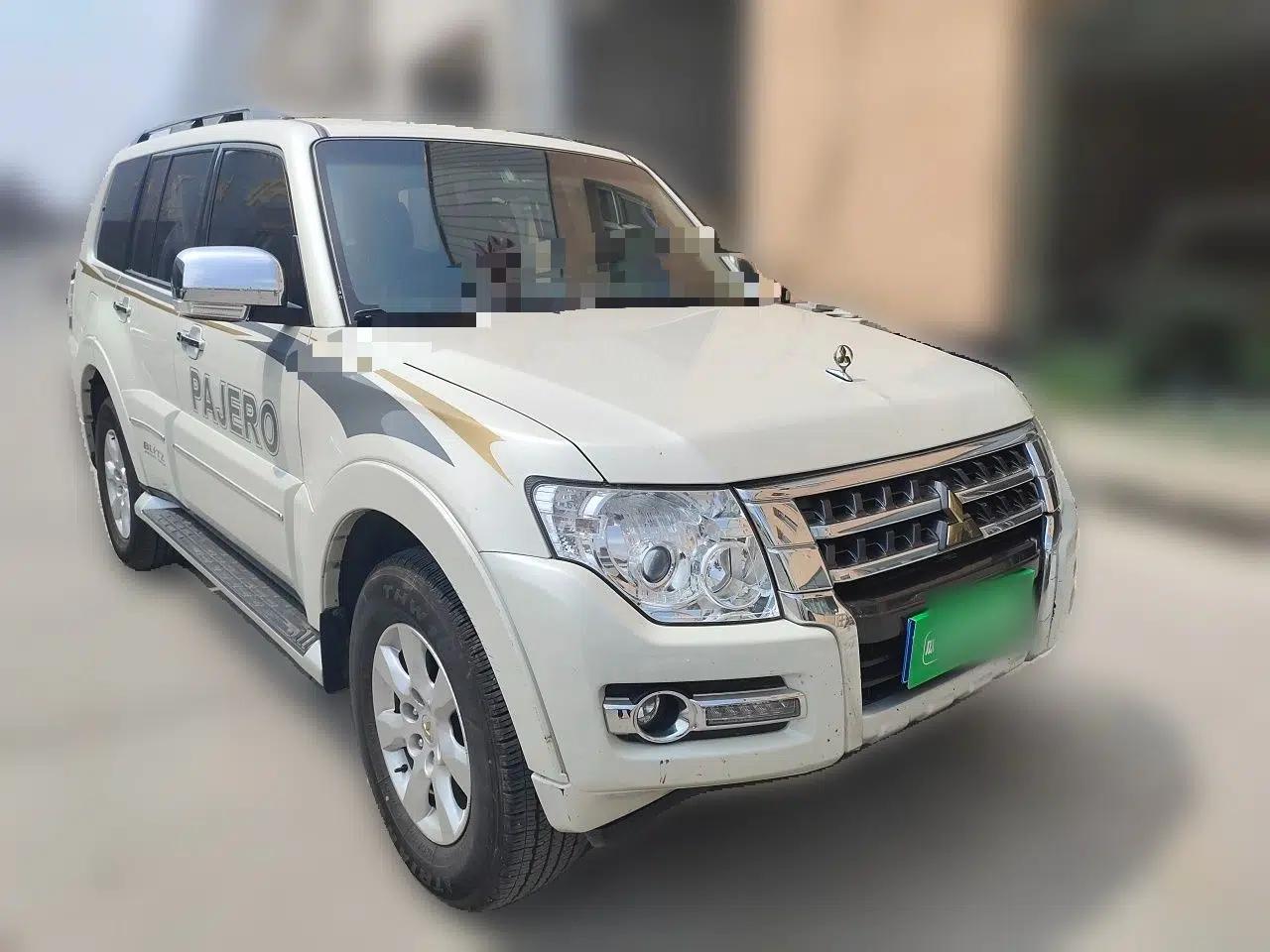 Mitsubishi Pajero  — миниатюра 3