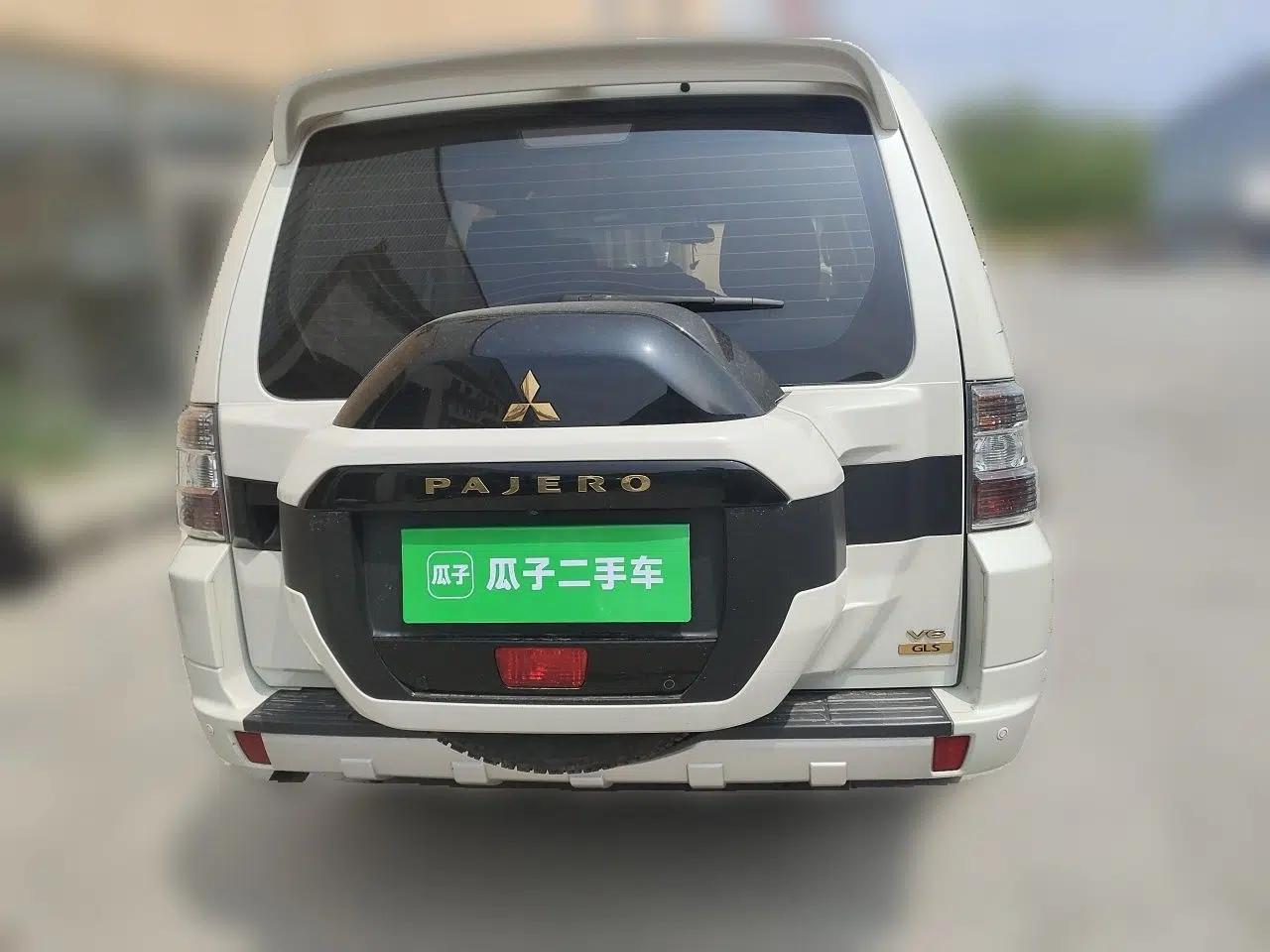 Mitsubishi Pajero  — миниатюра 5