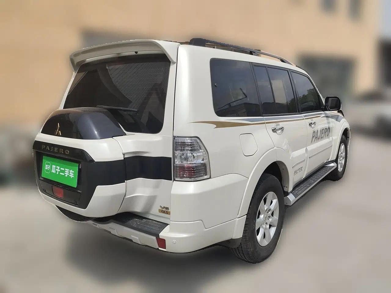 Mitsubishi Pajero  — миниатюра 6