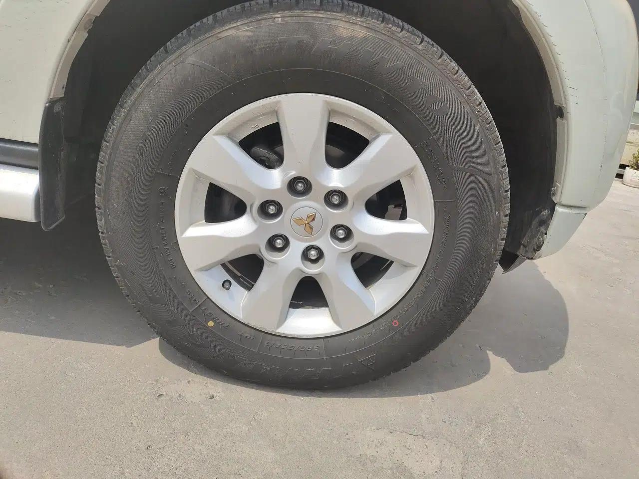 Mitsubishi Pajero  — миниатюра 8