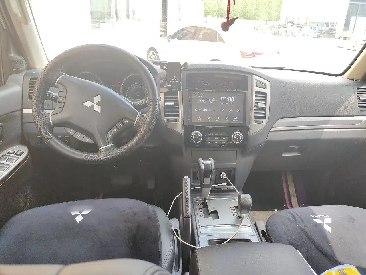 Mitsubishi Pajero  — миниатюра 10