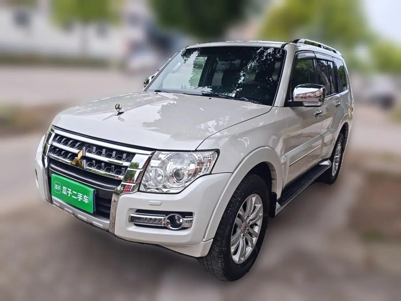 Mitsubishi Pajero  — миниатюра 1