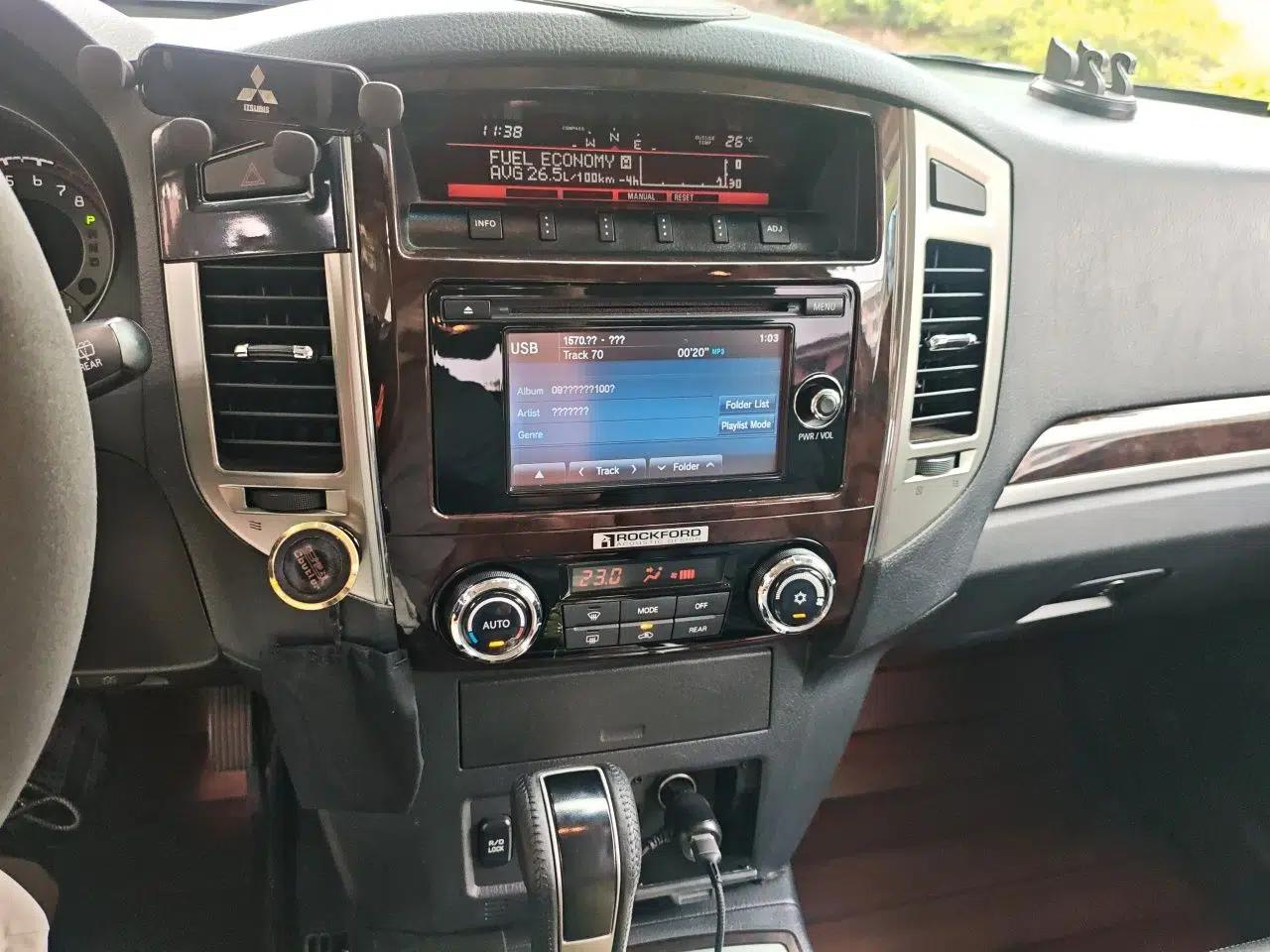Mitsubishi Pajero  — миниатюра 14