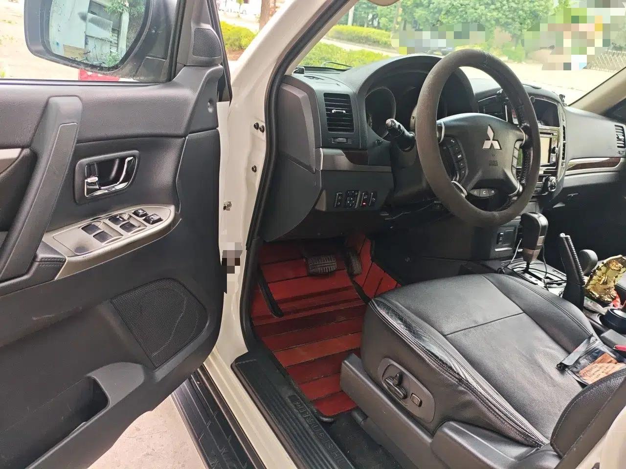 Mitsubishi Pajero  — миниатюра 17