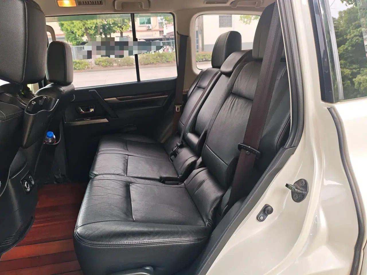 Mitsubishi Pajero  — миниатюра 18