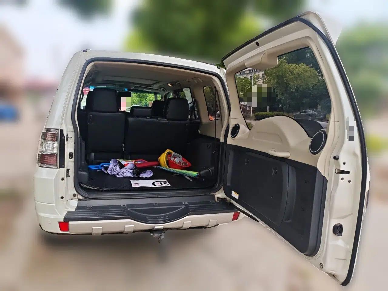 Mitsubishi Pajero  — миниатюра 20