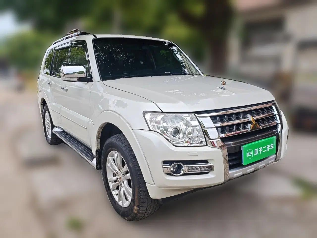 Mitsubishi Pajero  — миниатюра 3