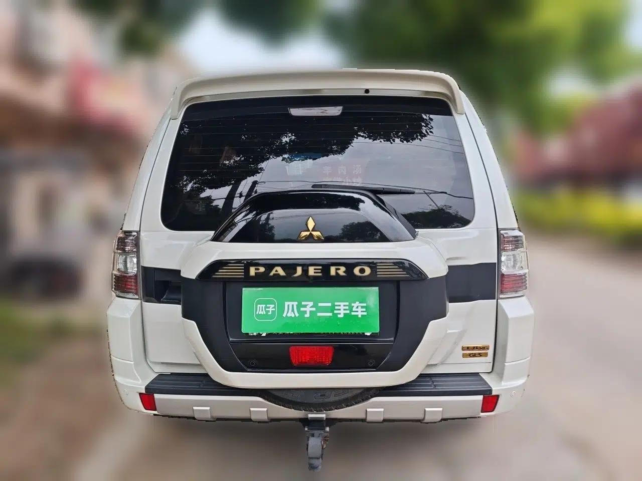 Mitsubishi Pajero  — миниатюра 5