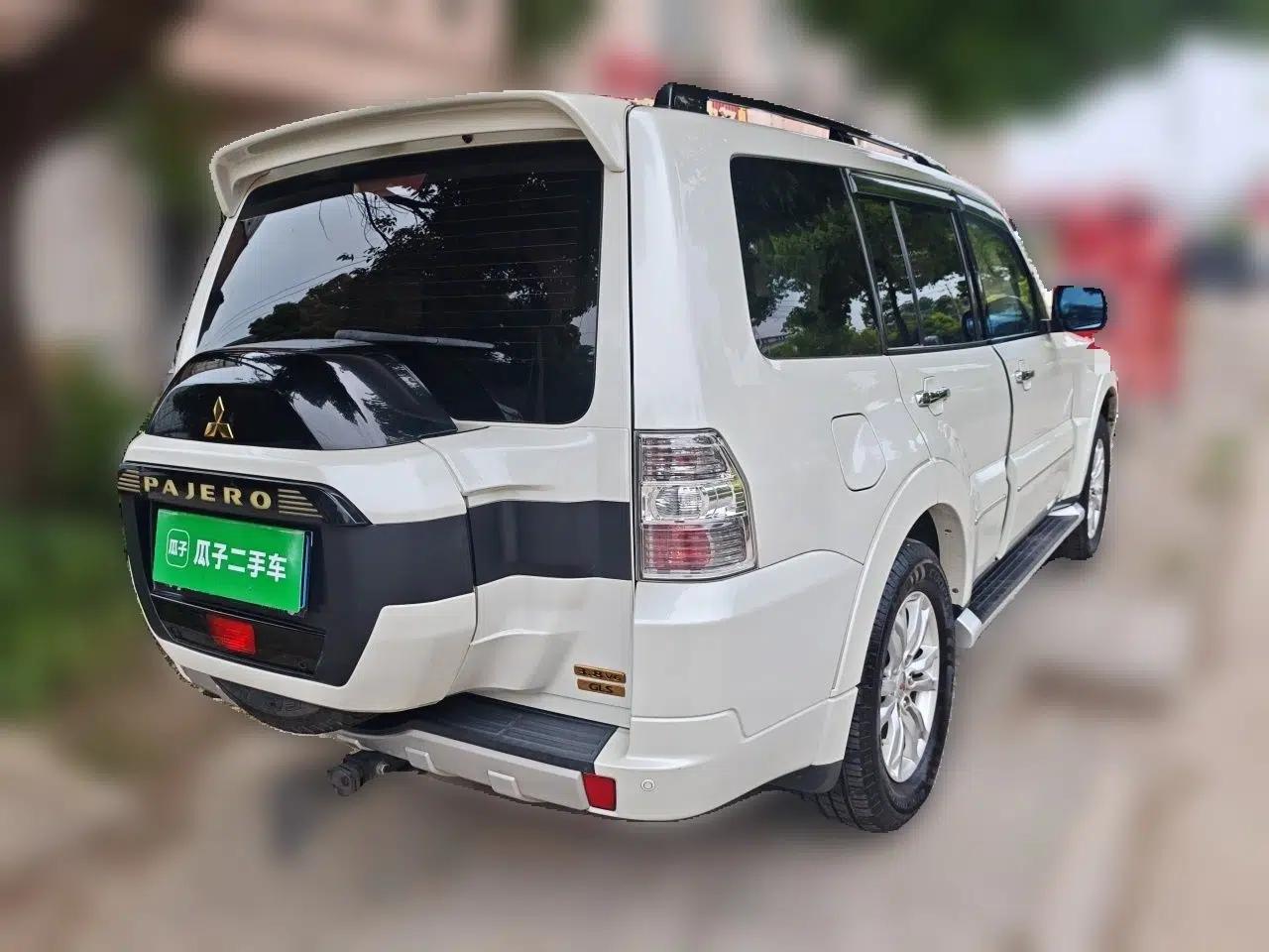 Mitsubishi Pajero  — миниатюра 6