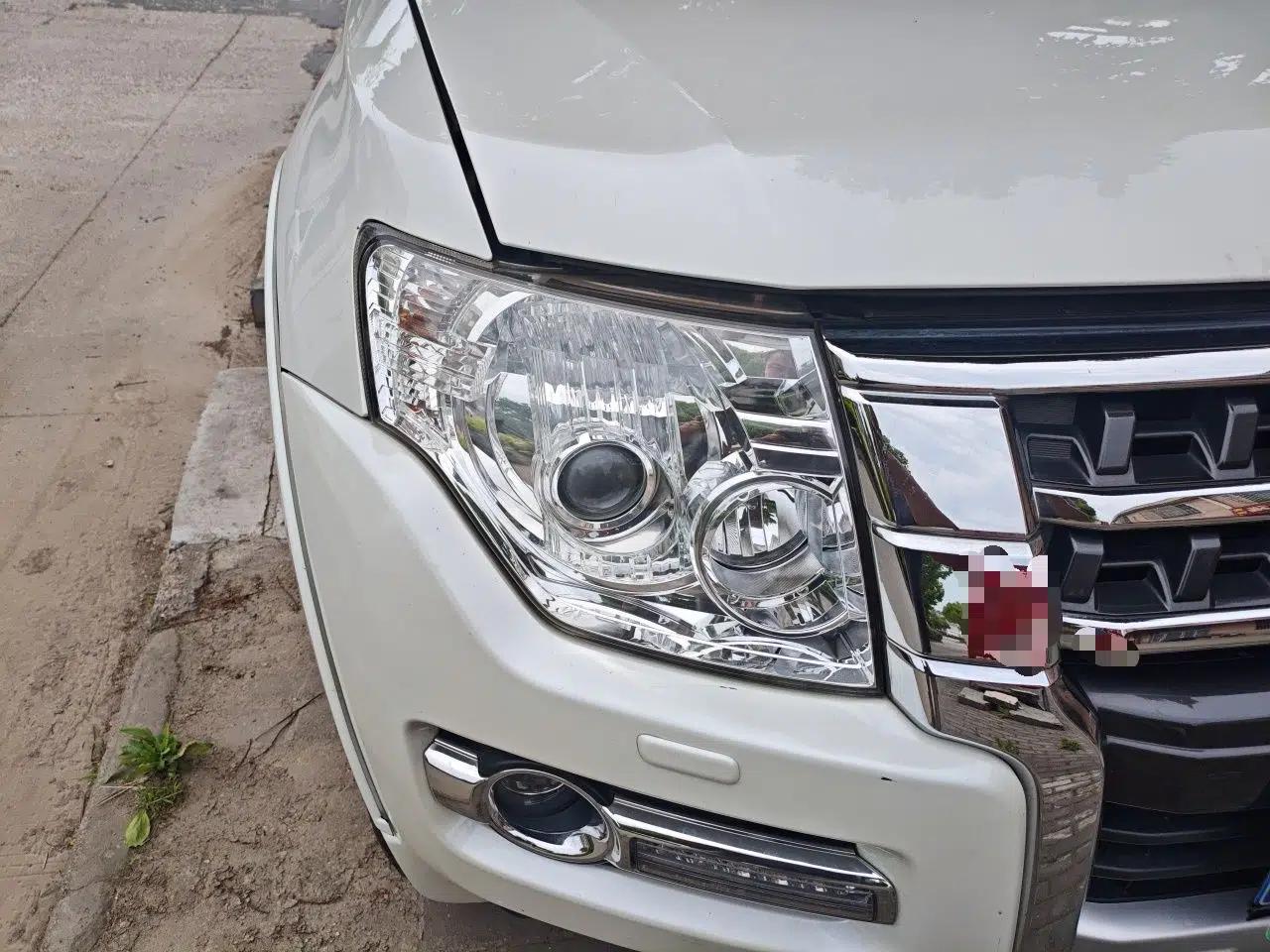 Mitsubishi Pajero  — миниатюра 7