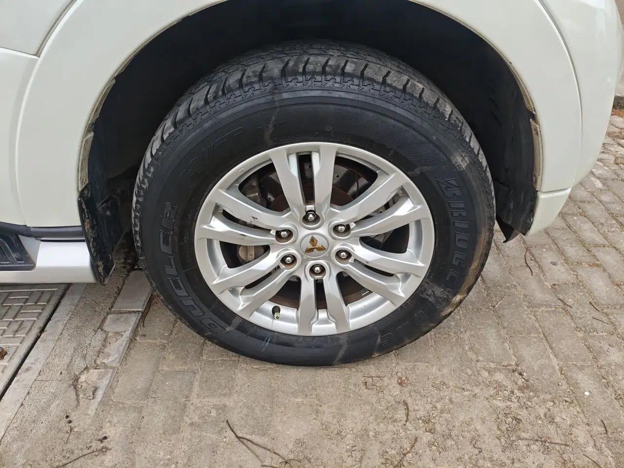 Mitsubishi Pajero  — миниатюра 8