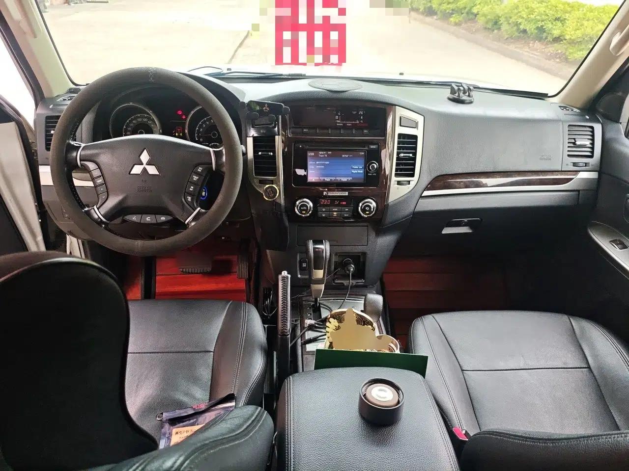 Mitsubishi Pajero  — миниатюра 10