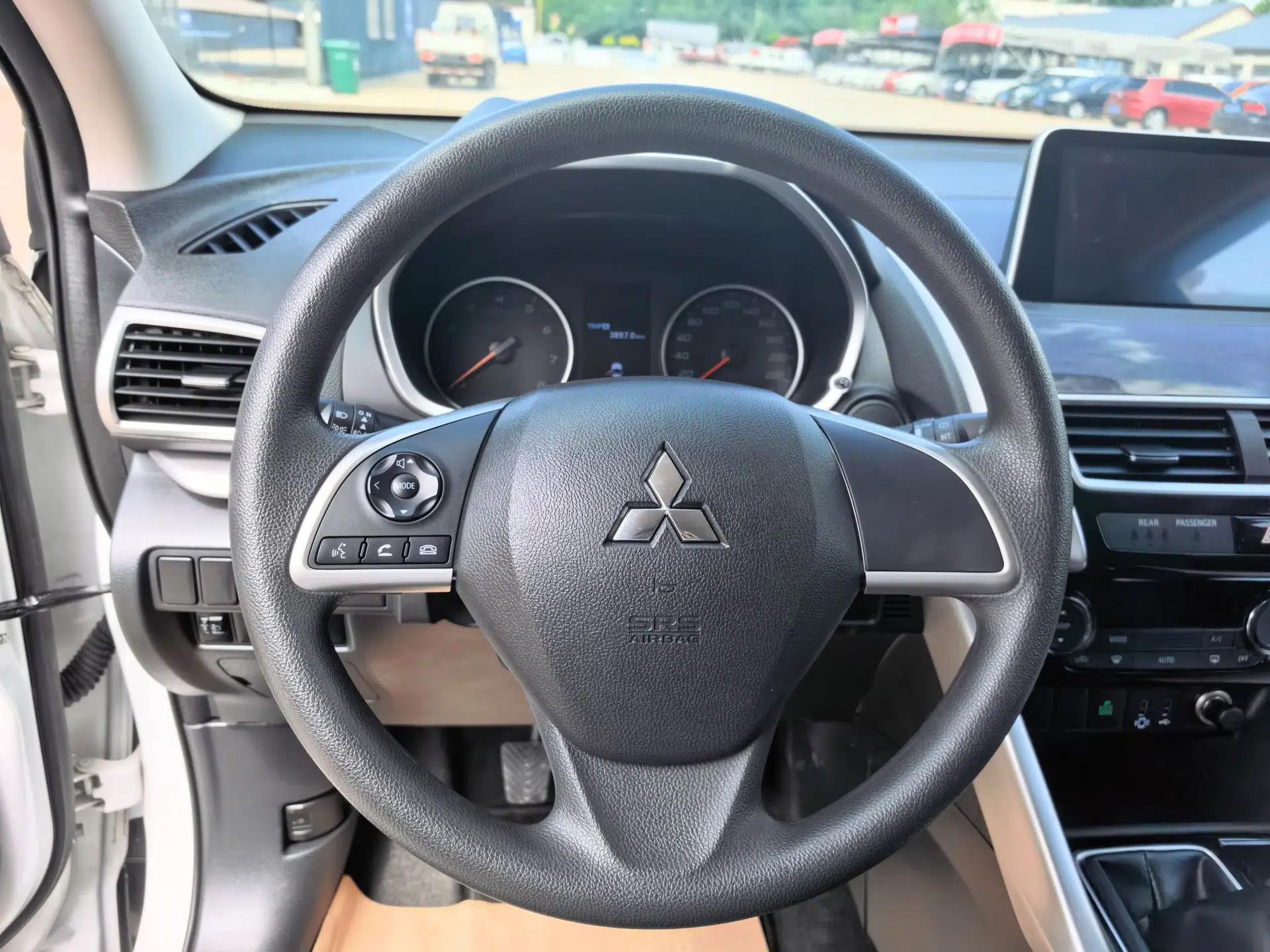 Mitsubishi Eclipse Cross 2018 1.5T Manual Two-Wheel Drive Youth Edition — миниатюра 14