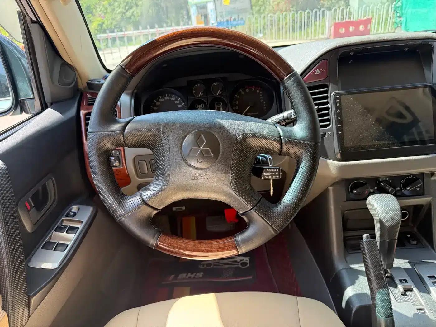 2006 Pajero 3.0L AT GLS — миниатюра 10